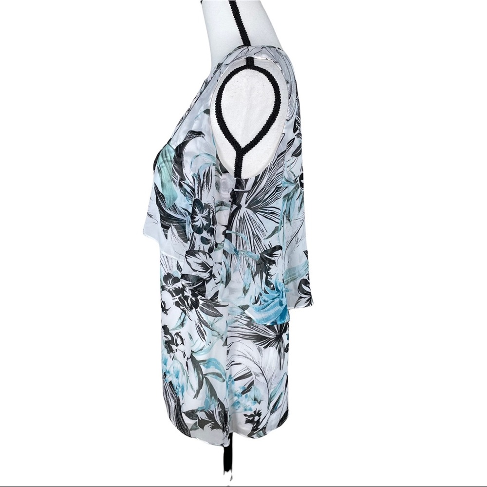White House Black Market Blue Floral Blouse - Picture 2 of 7